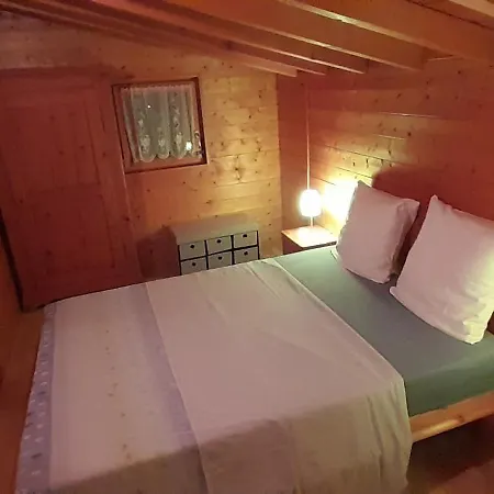 Location Type Gite, D'hote, Meuble De Tourisme Dans Joli Petit Typique Et Ou Jolie Roulotte Type Boheme Σαλέ