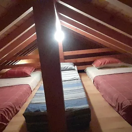 Location Type Gite, D'hote, Meuble De Tourisme Dans Joli Petit Typique Et Ou Jolie Roulotte Type Boheme
