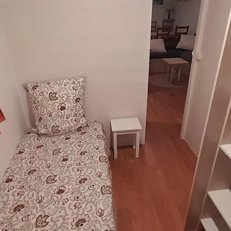 Σαλέ Location Type Gite, D'hote, Meuble De Tourisme Dans Joli Petit Typique Et Ou Jolie Roulotte Type Boheme *