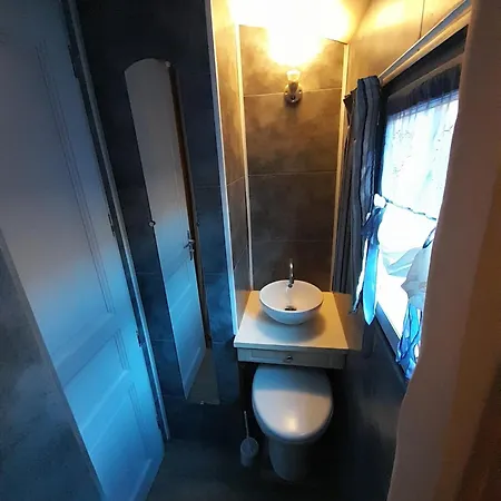 Location Type Gite, D'hote, Meuble De Tourisme Dans Joli Petit Typique Et Ou Jolie Roulotte Type Boheme Chalet