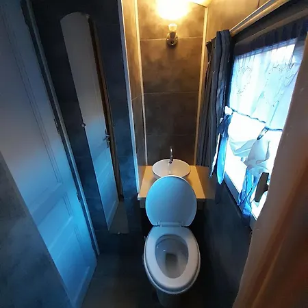 Σαλέ Location Type Gite, D'hote, Meuble De Tourisme Dans Joli Petit Typique Et Ou Jolie Roulotte Type Boheme *