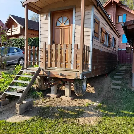 Σαλέ Location Type Gite, D'hote, Meuble De Tourisme Dans Joli Petit Typique Et Ou Jolie Roulotte Type Boheme Waldighoffen