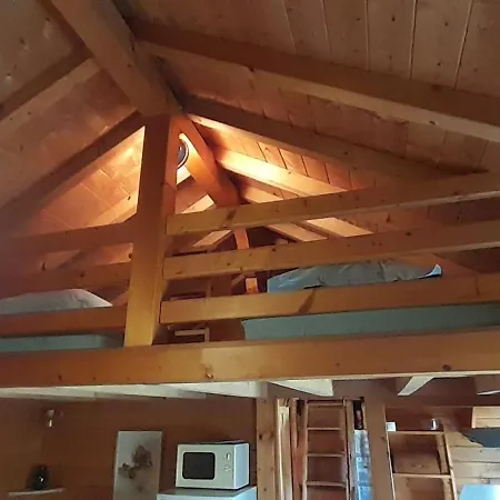 Σαλέ Location Type Gite, D'hote, Meuble De Tourisme Dans Joli Petit Typique Et Ou Jolie Roulotte Type Boheme