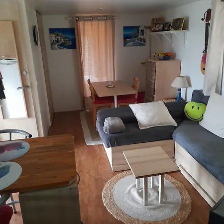 Location Type Gite, D'hote, Meuble De Tourisme Dans Joli Petit Typique Et Ou Jolie Roulotte Type Boheme *