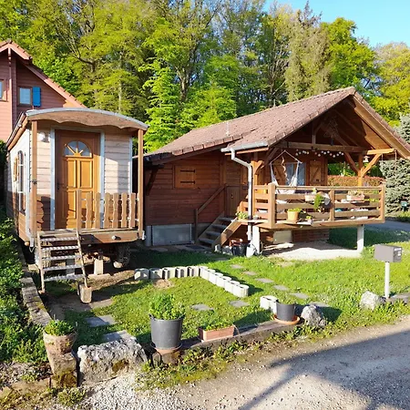 Location Type Gite, D'hote, Meuble De Tourisme Dans Joli Petit Typique Et Ou Jolie Roulotte Type Boheme Chalet *