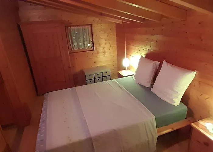 Location Type Gite, D'hote, Meuble De Tourisme Dans Joli Petit Typique Et Ou Jolie Roulotte Type Boheme Alpesi faház