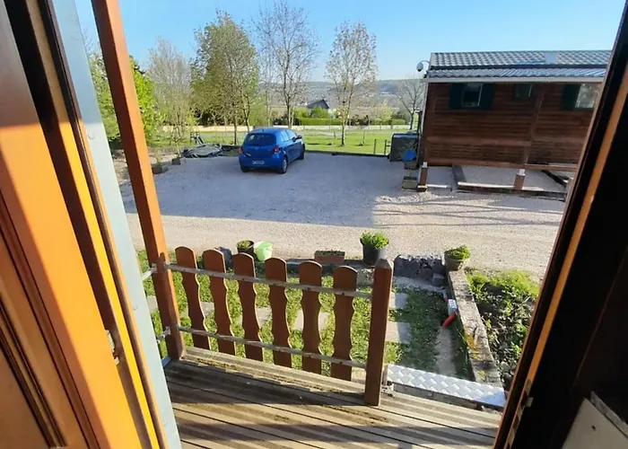 Chalet Location Type Gite, D'hote, Meuble De Tourisme Dans Joli Petit Typique Et Ou Jolie Roulotte Type Boheme Waldighoffen