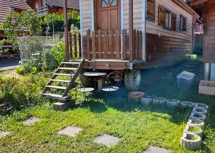 Chalet Location Type Gite, D'hote, Meuble De Tourisme Dans Joli Petit Typique Et Ou Jolie Roulotte Type Boheme Waldighoffen