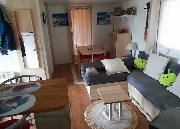 Location Type Gite, D'hote, Meuble De Tourisme Dans Joli Petit Typique Et Ou Jolie Roulotte Type Boheme *