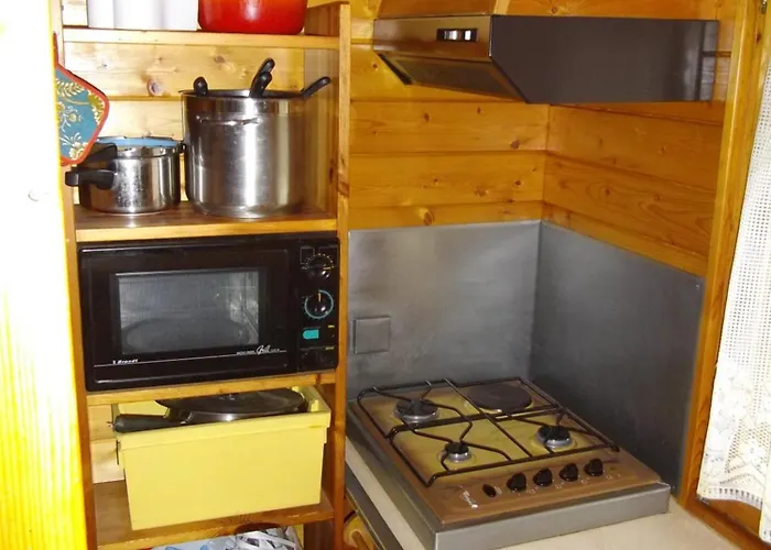 Chalet Location Type Gite, D'hote, Meuble De Tourisme Dans Joli Petit Typique Et Ou Jolie Roulotte Type Boheme